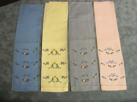 4 - 19 X 13 MULTI-COLOR LINEN

HAND TOWELS WITH FLORAL 

HAND EMBROIDERY

$80.00